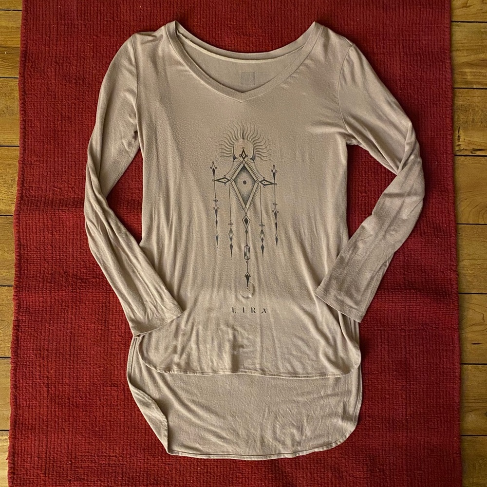 LIRA long sleeve hi-lo top